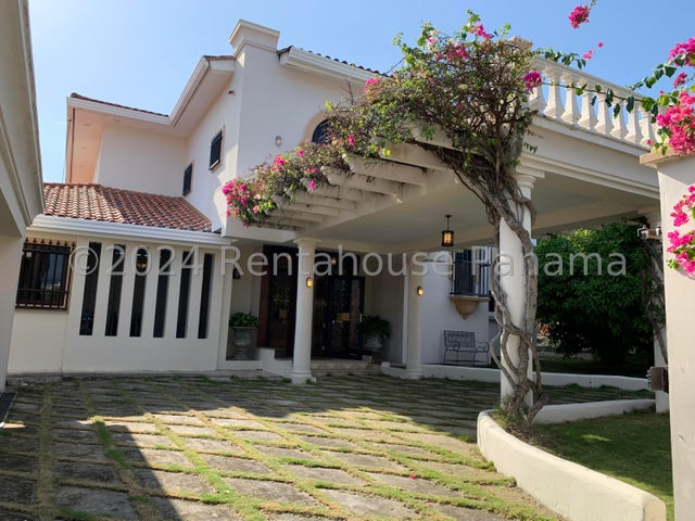 Exclusive House in Club de Golf